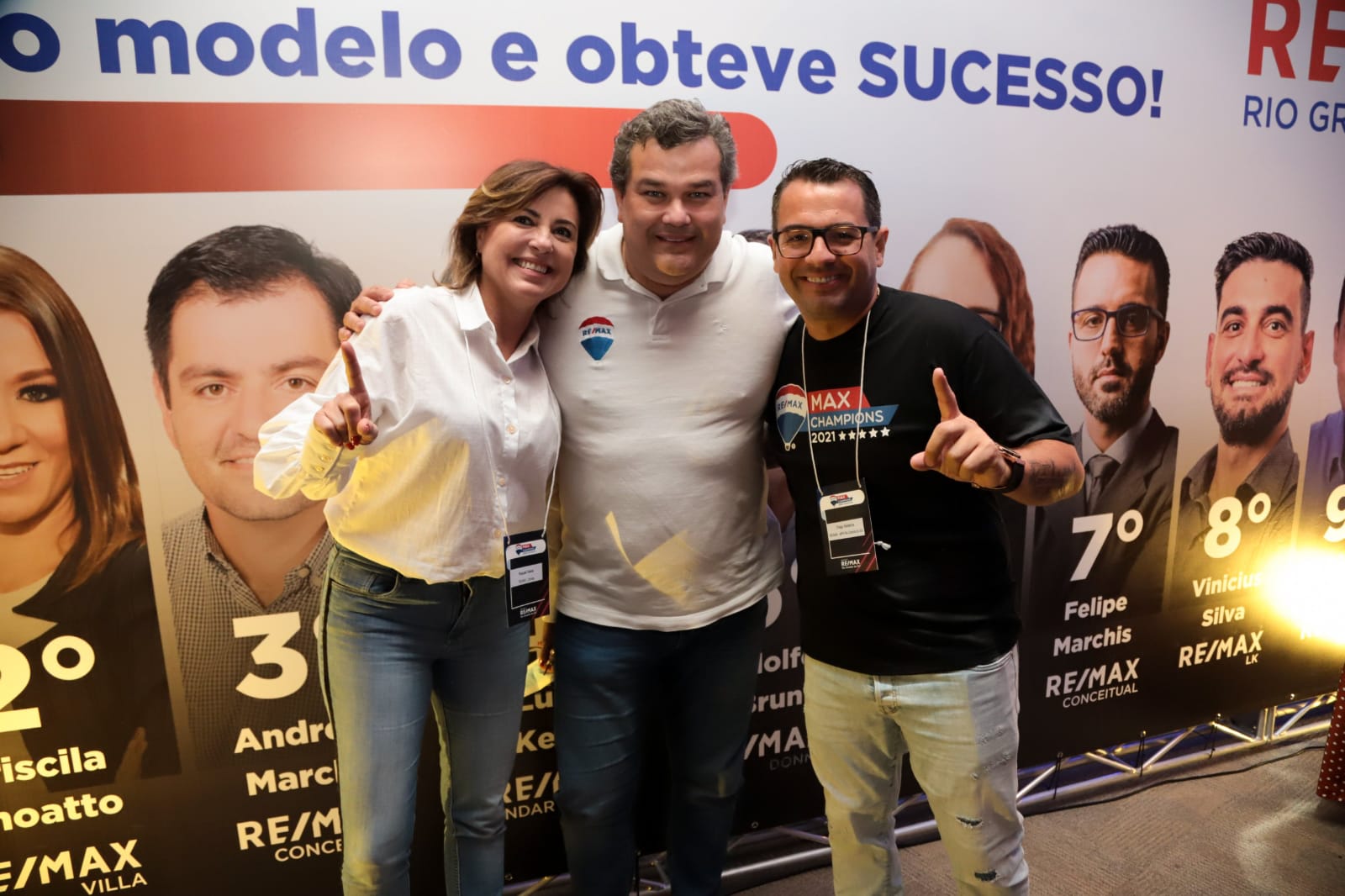 Raquel Vieira, da RE-MAX Urbvias, de Bento Gonçalves, Peixoto Accyoli, presidente da RE-MAX Brasil, e Thiago Medeiros, sócio diretor e master franqueador da RE-MAX Rio Grande do Sul