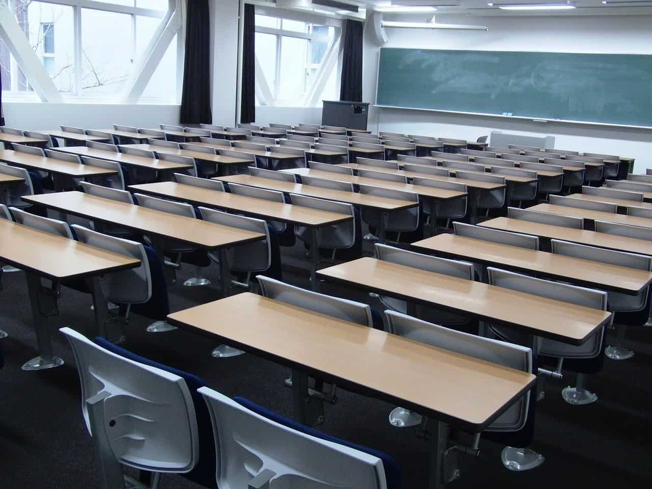 Não há legislação específica para reajuste nas mensalidades escolares