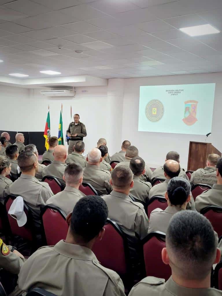 Formatura de policiais conta com a presença de Comandante Geral