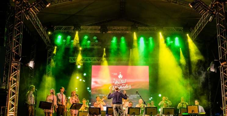 ni-orquesta-de-teutonia-fez-apresentacao-na-noite-de-09-de-dezembro-credito-natana-