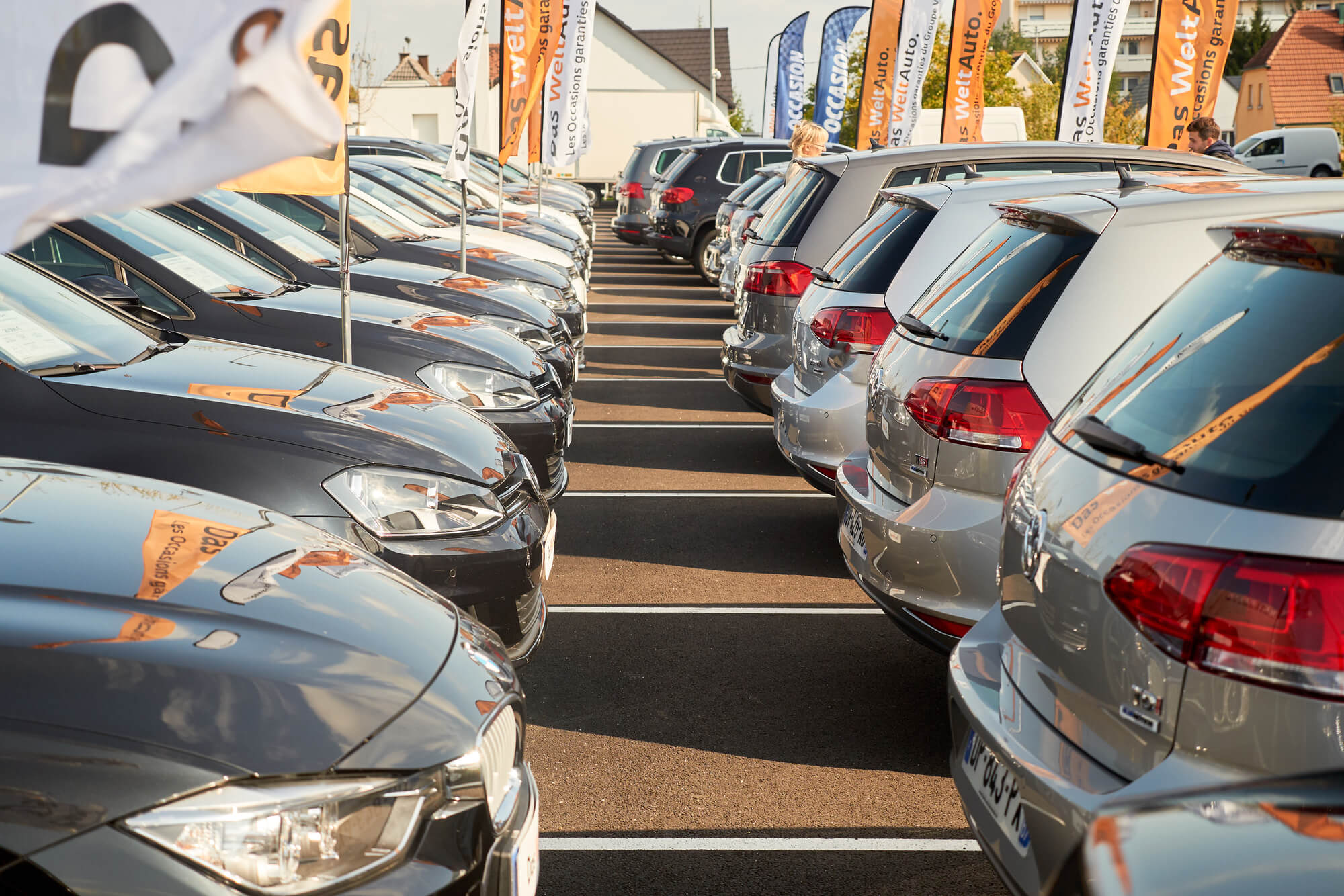 152068-compra-de-carro-em-leiloes-vale-a-pena-para-revendas