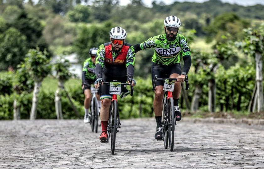 Ciclista Lucas Fernandes Dorneles durante o GFNY Bento 2022 - Crédito Sportograf (1)