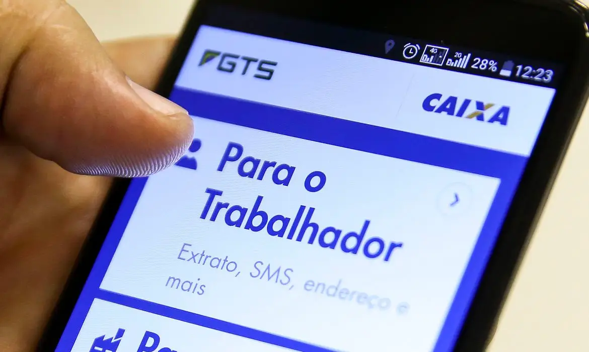 FGTS muda regras do saque-aniversário em novembro; limite de antecipações e valores será reduzido.