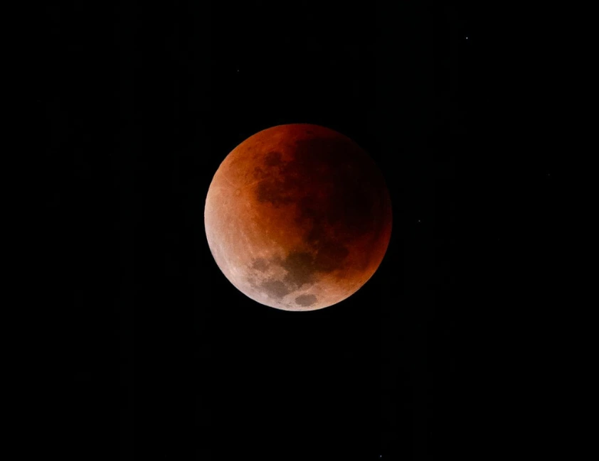 Lua ficará vermelha em raro eclipse total; veja data, horário e como observar