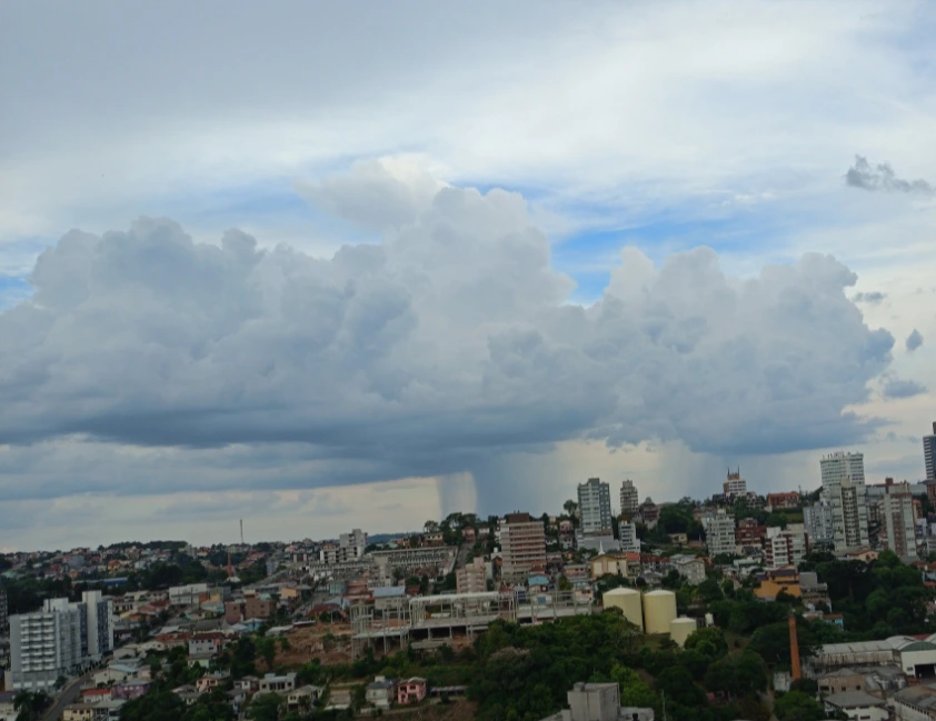 Próximas horas têm risco de temporais com baixa pressão que formará ciclone