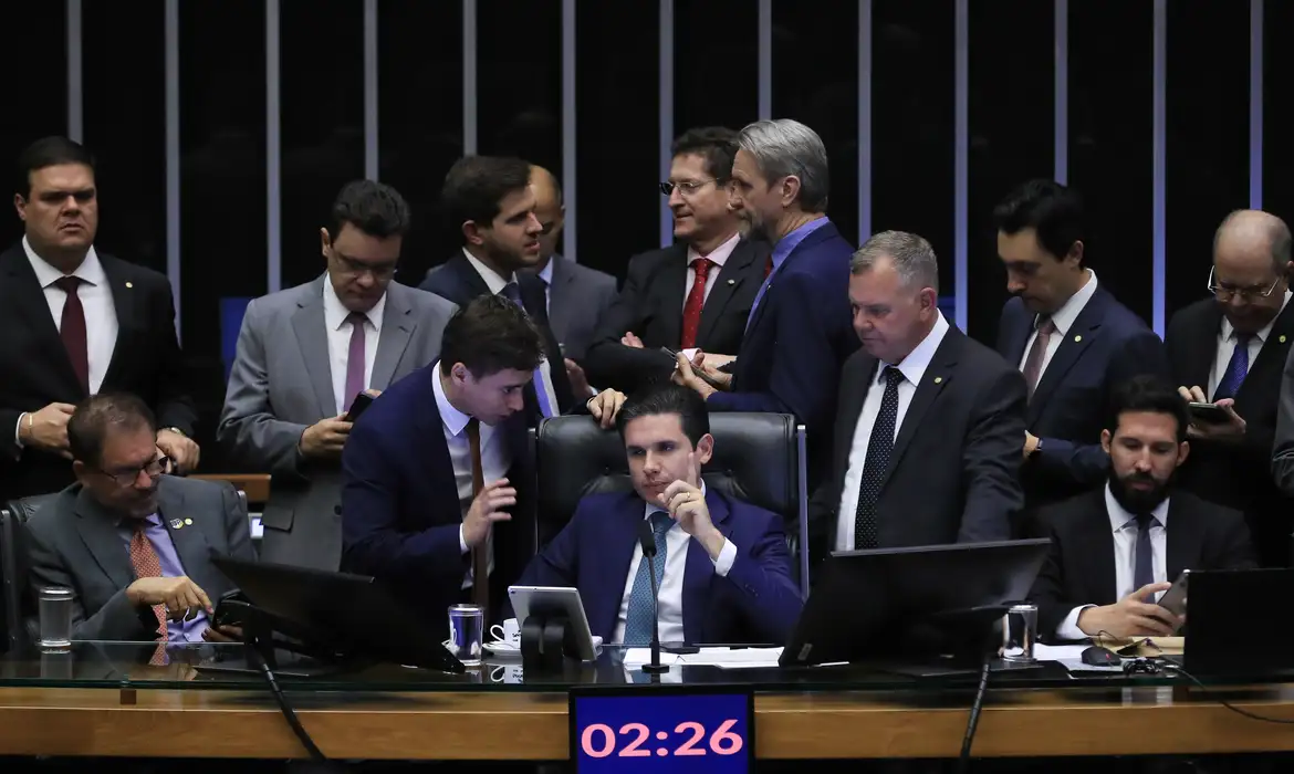Governo e Câmara apresentam propostas diferentes para reduzir jornada