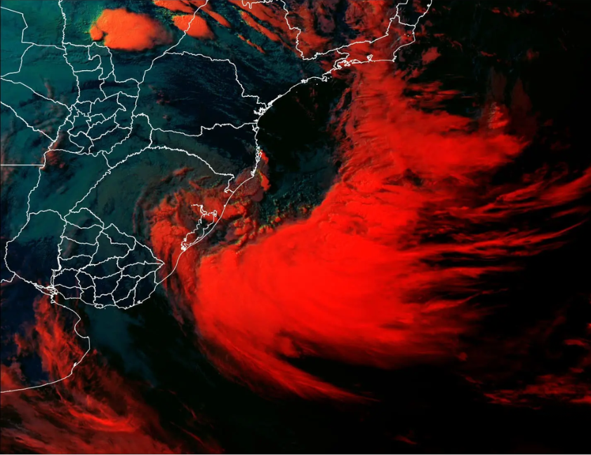 Satélite registra a formação de ciclone no Sul do Brasil