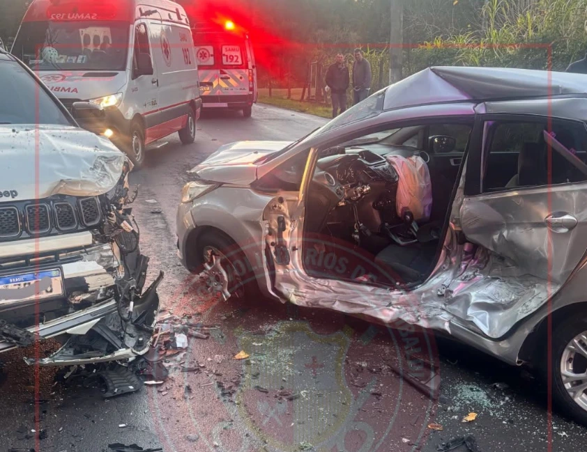 Acidente entre Jeep Compass e Ford Fiesta deixa três feridos em Garibaldi