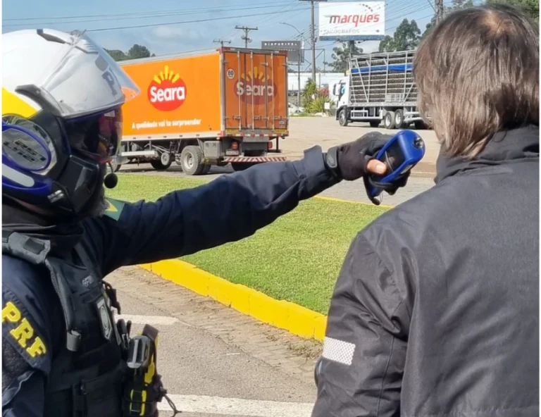 Motociclista é foco de ação educativa da PRF na Serra Gaúcha
