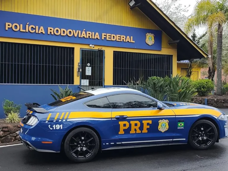 Resgate retira motorista preso às ferragens após acidente na BR-470