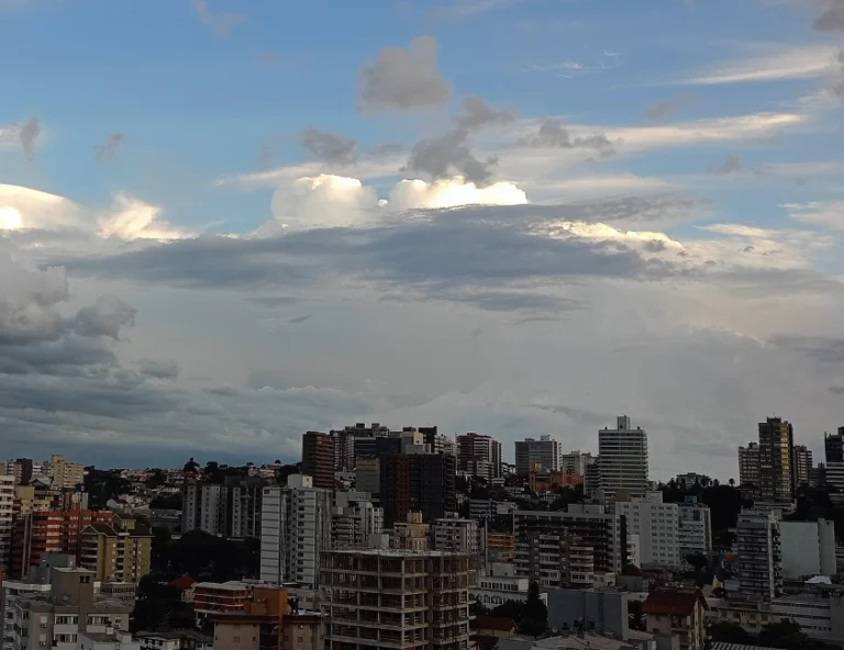 Temporais isolados voltam ao RS; Serra terá chuva irregular nesta segunda