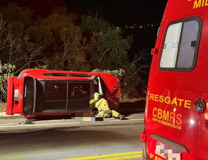 Capotamento deixa adolescente ferido no bairro Santa Marta