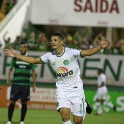 Bento-gonçalvense Andrei Girotto faz três gols e Chapecoense goleia o Tubarão pelo catarinense
