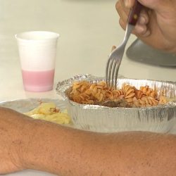 Crise leva população a diminuir gastos com  alimentação fora de casa