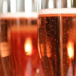 Dados da Ibravin mostram aumento de 40% no  consumo de espumante rosé