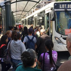 Primeiro dia de parada de ônibus conjunta na Júlio  de Castilhos, superlota e contraria  usuários