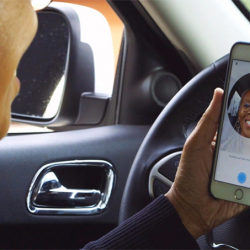 Aplicativo do Uber apresenta motorista em foto