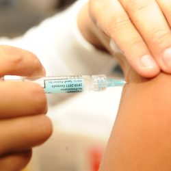 Vacinaçãso contra gripe é aberta para população em geral