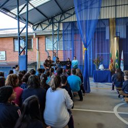 Escola municipal comemora 35 anos com  festa com alunos e comunidade