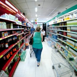 Vendas no setor de supermercados  apresenta alta em abril