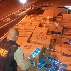 Polícia Rodoviária Federal apreende cigarros contrabandeados na BR-470