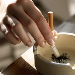Fumar enfraquece gene que protege as artérias, mostra estudo nos EUA