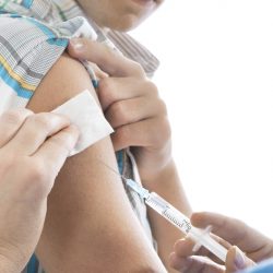SUS inicia campanha de vacinação do adolescente