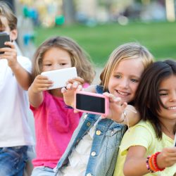 Criando os filhos na era das redes sociais: expô-los ou não?