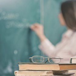Apesar do agravante da crise na educação estadual, professores relatam a importância e os desafios da profissão