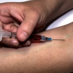 Vacina da febre amarela em crianças: restrições e quem deve tomar