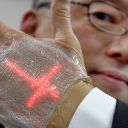 Japonês inventa tela de LED  comparável a uma segunda pele