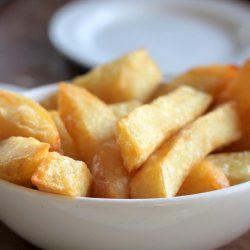 Batatas fritas caseiras com tempero especial