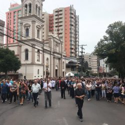 Mais de 10 mil pessoas acompanham Procissão da  Paixão de Cristo em Bento Gonçalves