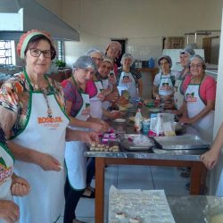Agricultoras de Faria Lemos participam de  curso de tortas e docinhos caseiros