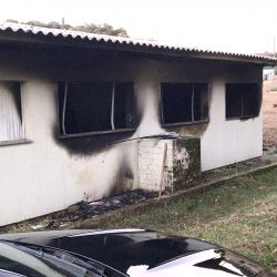Prédio que sediará hospital odontológico pega fogo em Farroupilha e vereador afirma ser criminoso