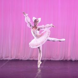 Jovem bailarina que iniciou no Projeto Coração Cidadão conquista os palcos da Coreia do Sul