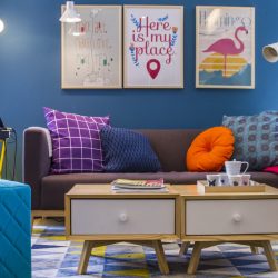 A modernidade das salas de estar coloridas