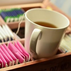 Você sabia que podemos usar os chás para cuidar dos nossos cabelos?