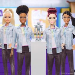 ‘Barbie engenheira robótica’ quer incentivar meninas a programar