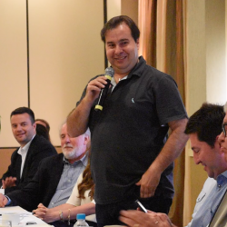 Rodrigo Maia, em Bento Gonçalves,  promete apoiar a criação da  Zona Franca do Vinho na serra gaúcha