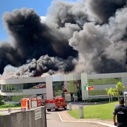 Incêndio destrói metalúrgica no Distrito Industrial