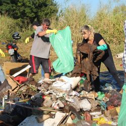 Ação entre voluntários recolhe 300 quilos de lixo do Rio das Antas