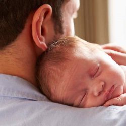 Por que o colo é essencial para o desenvolvimento do bebê