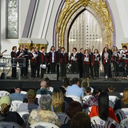 Projeto EnCantos: Centro da Indústria e Comércio promove apresentações de canto coral e piano nas praças da cidade