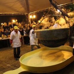 Exposição de esculturas feitas de polenta é atração em Monte Belo do Sul