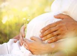 Paternidade tardia pode causar  doenças nos bebês e nas grávidas