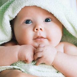 Cuidados na hora de dar banho em recém-nascido