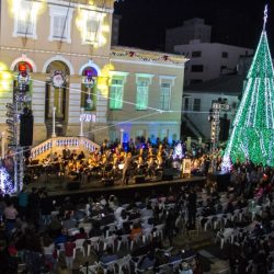 Primeira noite do Natal em Bento reúne mais de 10 mil pessoas