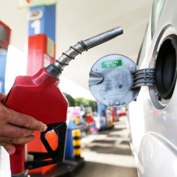 Petrobrás anuncia segundo aumento de gasolina no mês