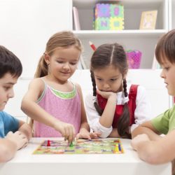 Quatro brincadeiras para manter as crianças entretidas por horas